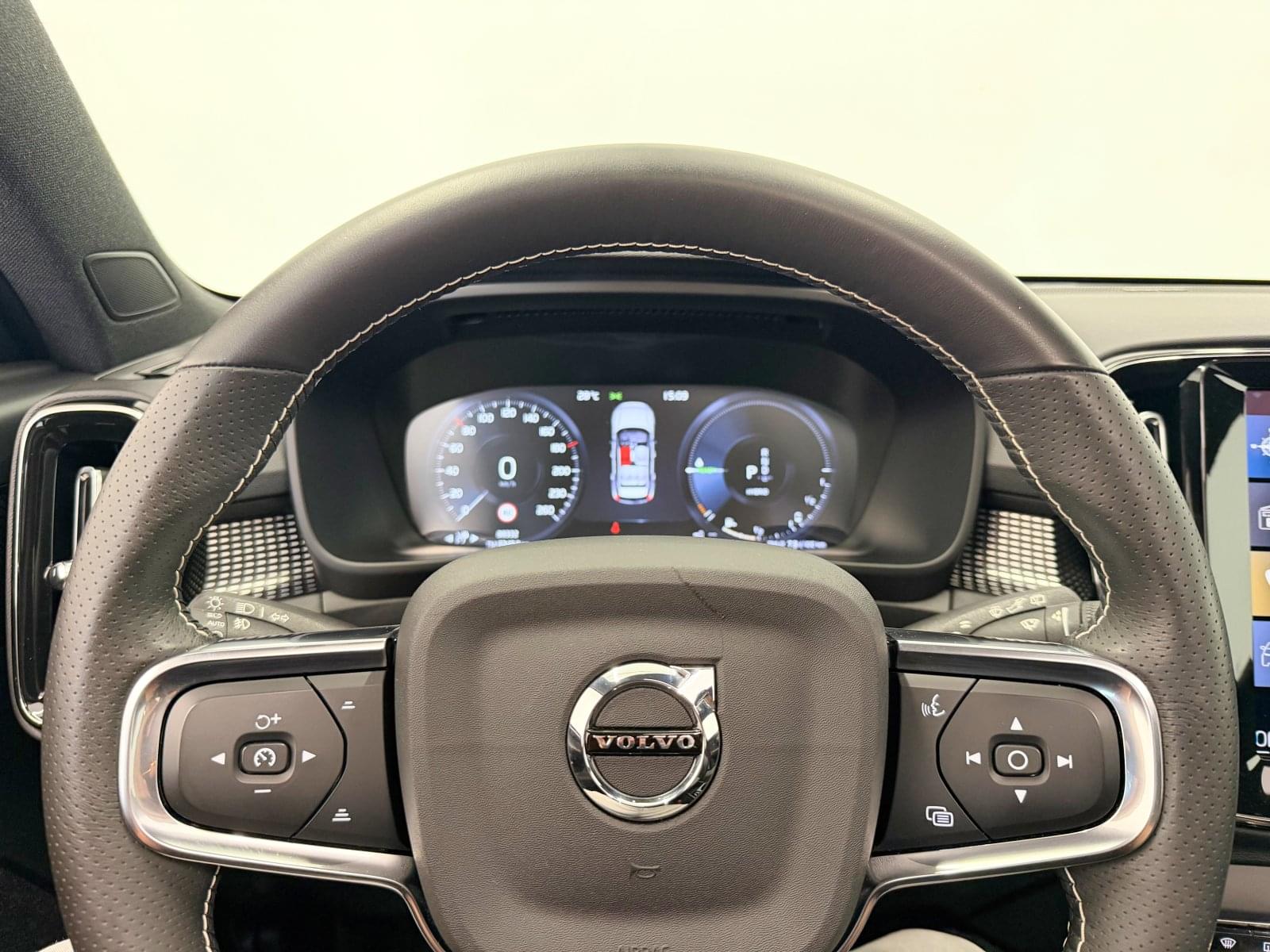 VOLVO XC40 T5 PLUG IN R-DESIGN 26