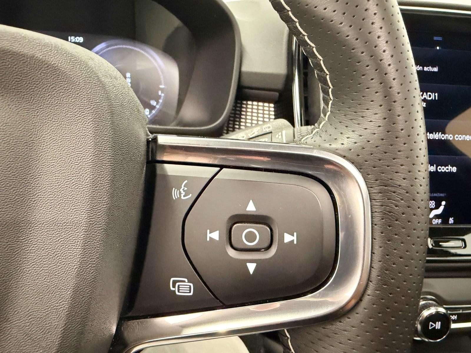VOLVO XC40 T5 PLUG IN R-DESIGN 27