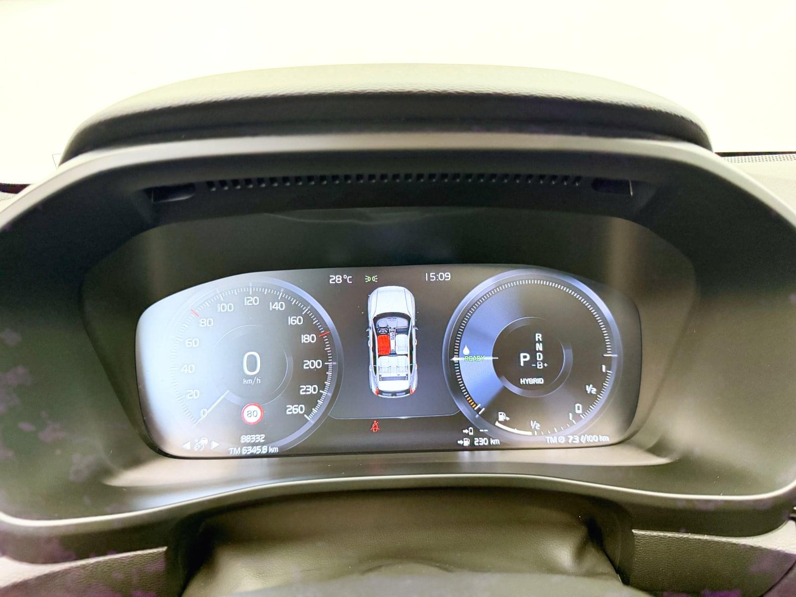 VOLVO XC40 T5 PLUG IN R-DESIGN 24