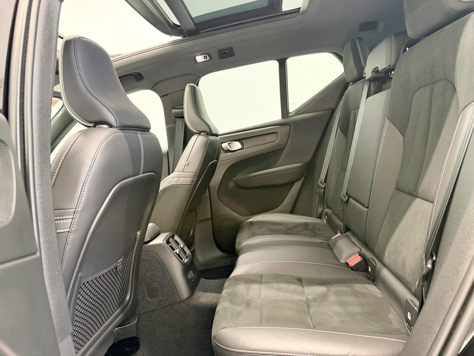 VOLVO XC40 T5 PLUG IN R-DESIGN 36
