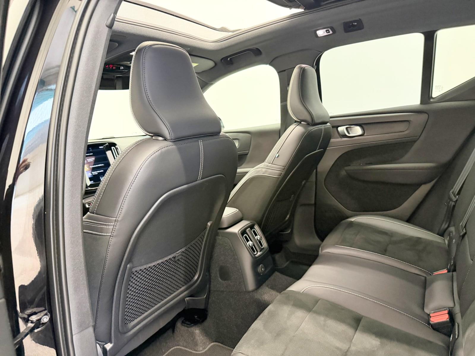 VOLVO XC40 T5 PLUG IN R-DESIGN 37