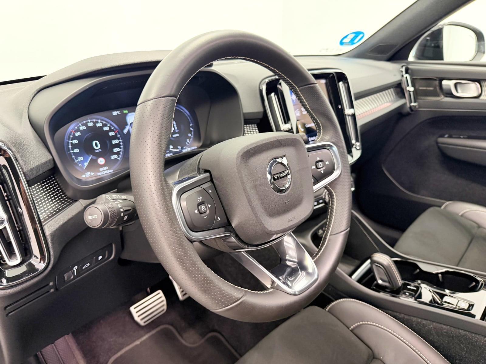 VOLVO XC40 T5 PLUG IN R-DESIGN 23