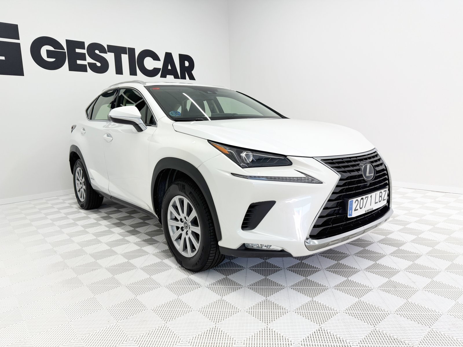LEXUS NX 300h Business Navigation 2WD 145 kW (197 CV) 3 