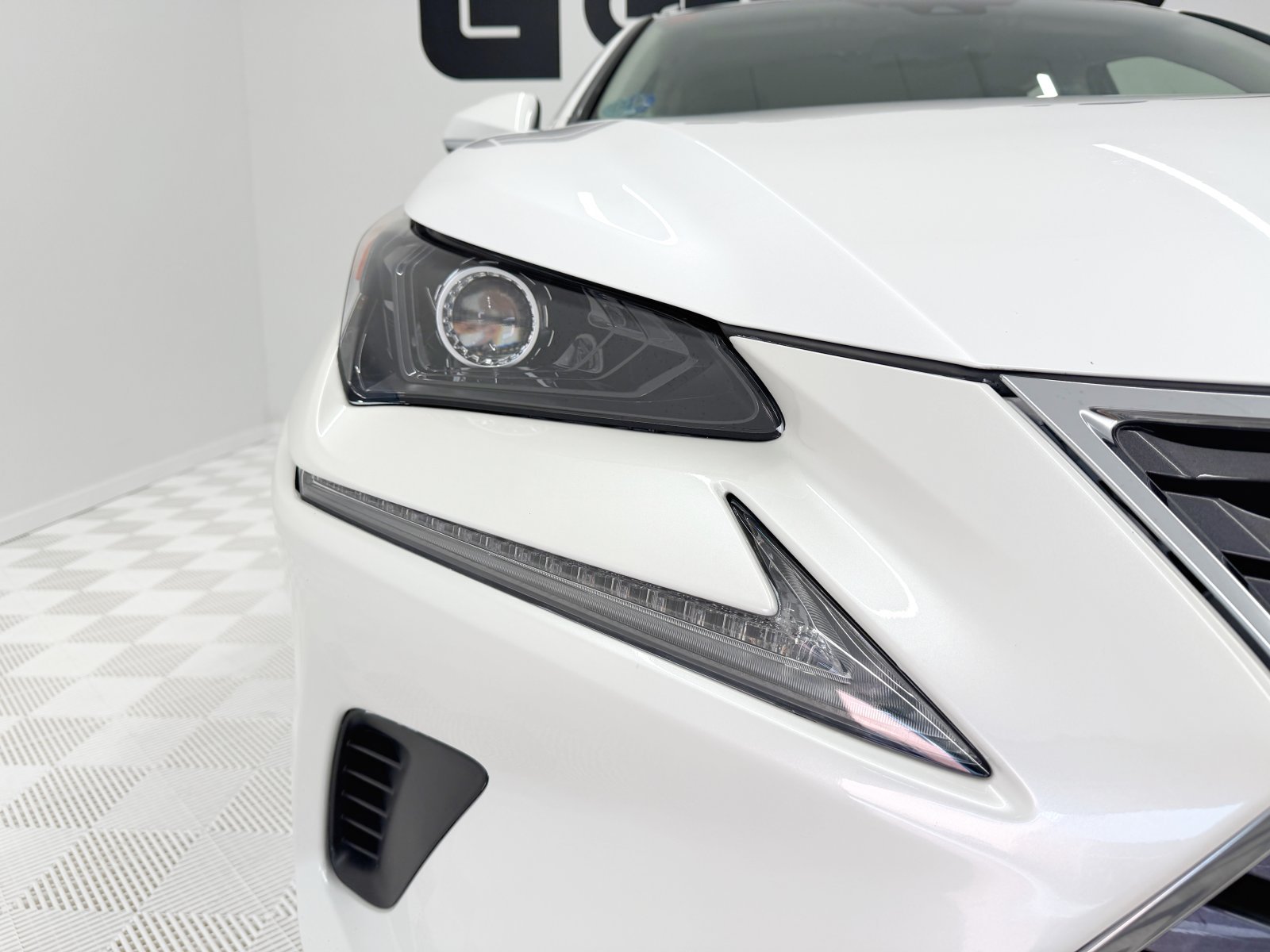 LEXUS NX 300h Business Navigation 2WD 145 kW (197 CV) 4 