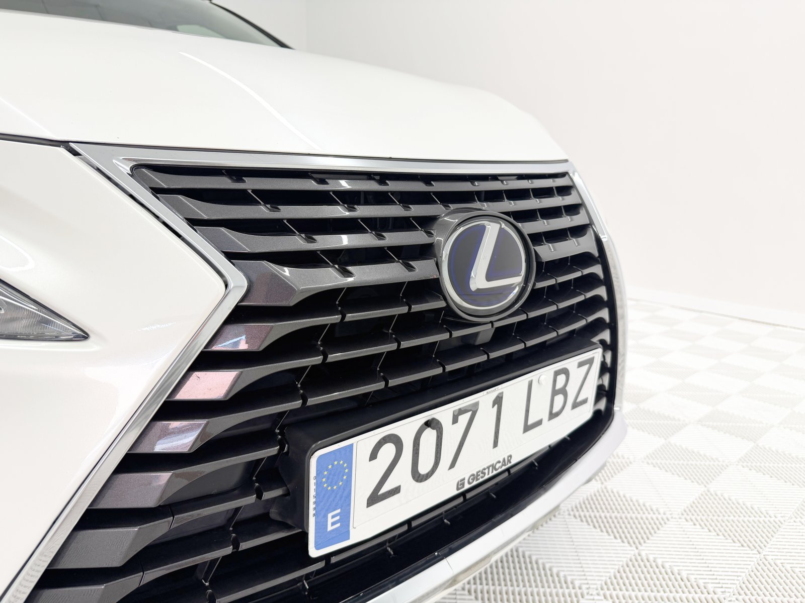 LEXUS NX 300h Business Navigation 2WD 145 kW (197 CV) 5 