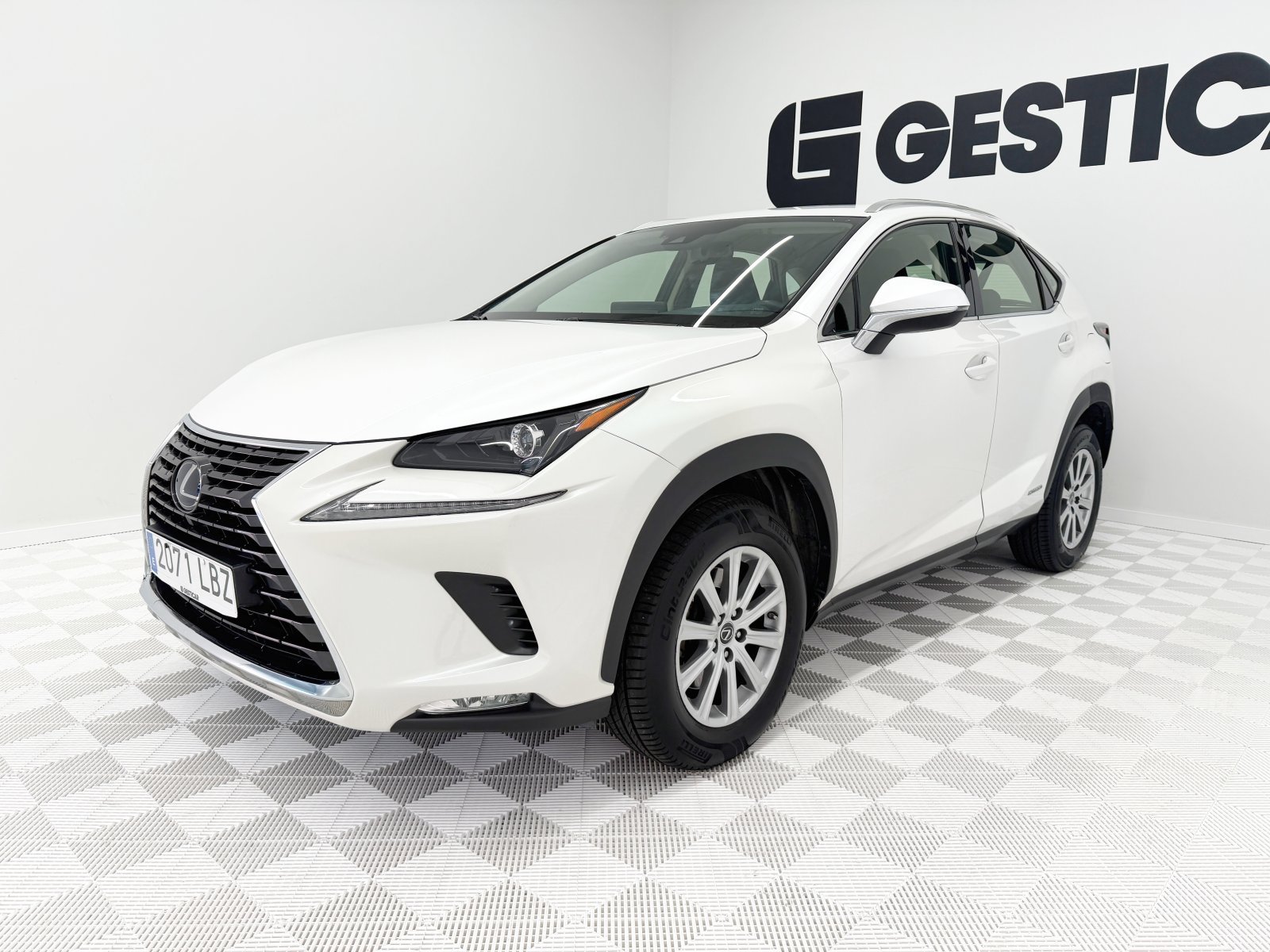 LEXUS NX 300h Business Navigation 2WD 145 kW (197 CV) 8 