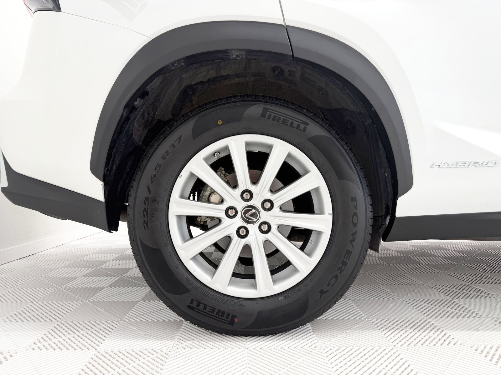 LEXUS NX 300h Business Navigation 2WD 145 kW (197 CV) 22 