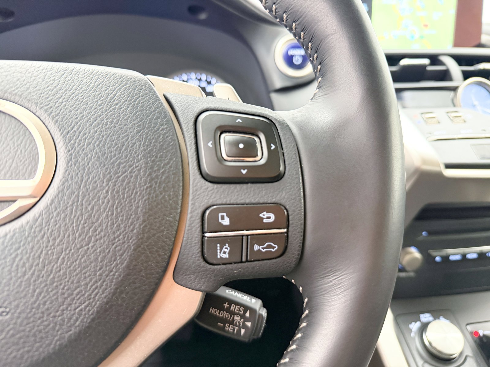 LEXUS NX 300h Business Navigation 2WD 145 kW (197 CV) 29 
