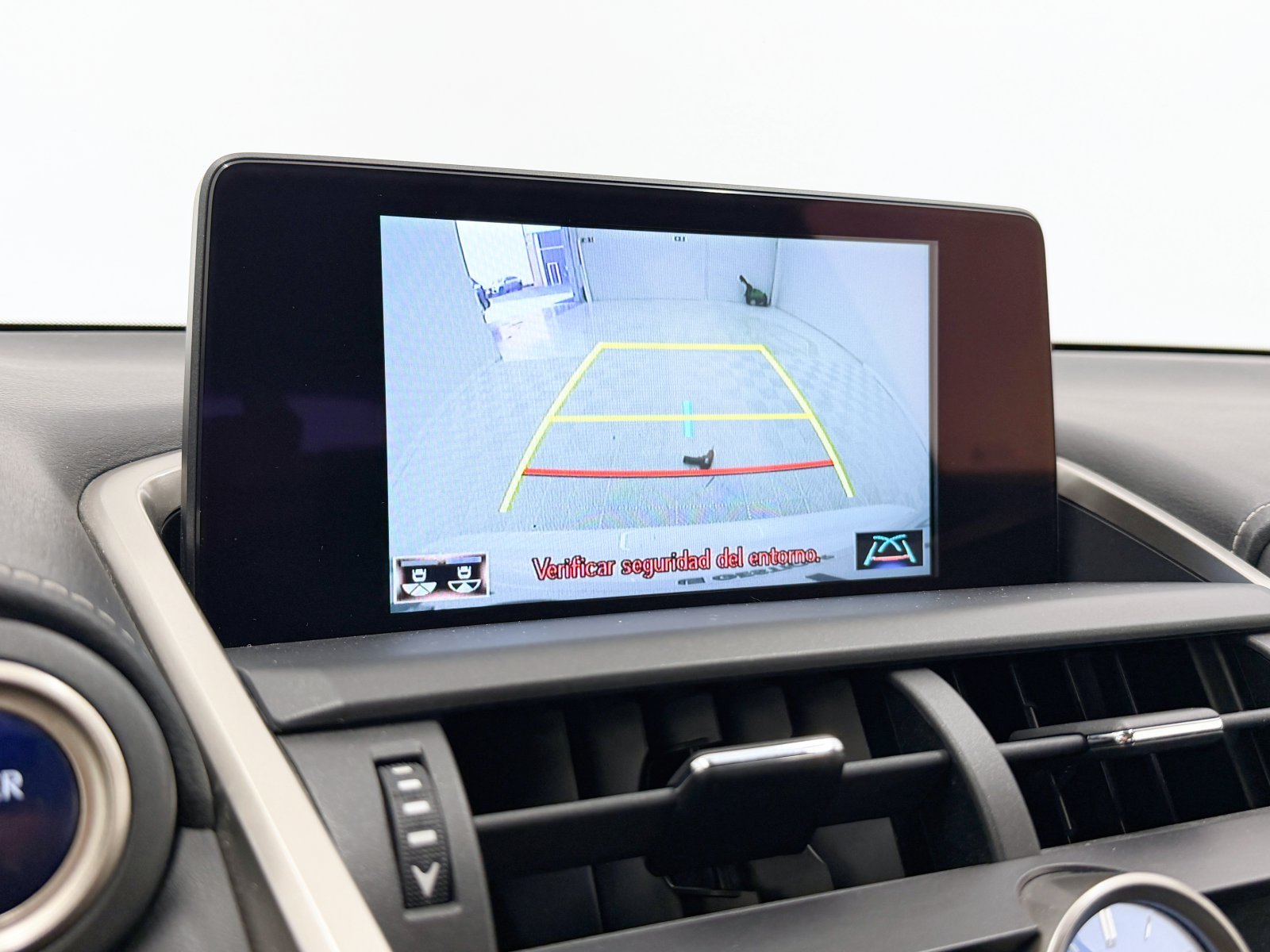 LEXUS NX 300h Business Navigation 2WD 145 kW (197 CV) 33 