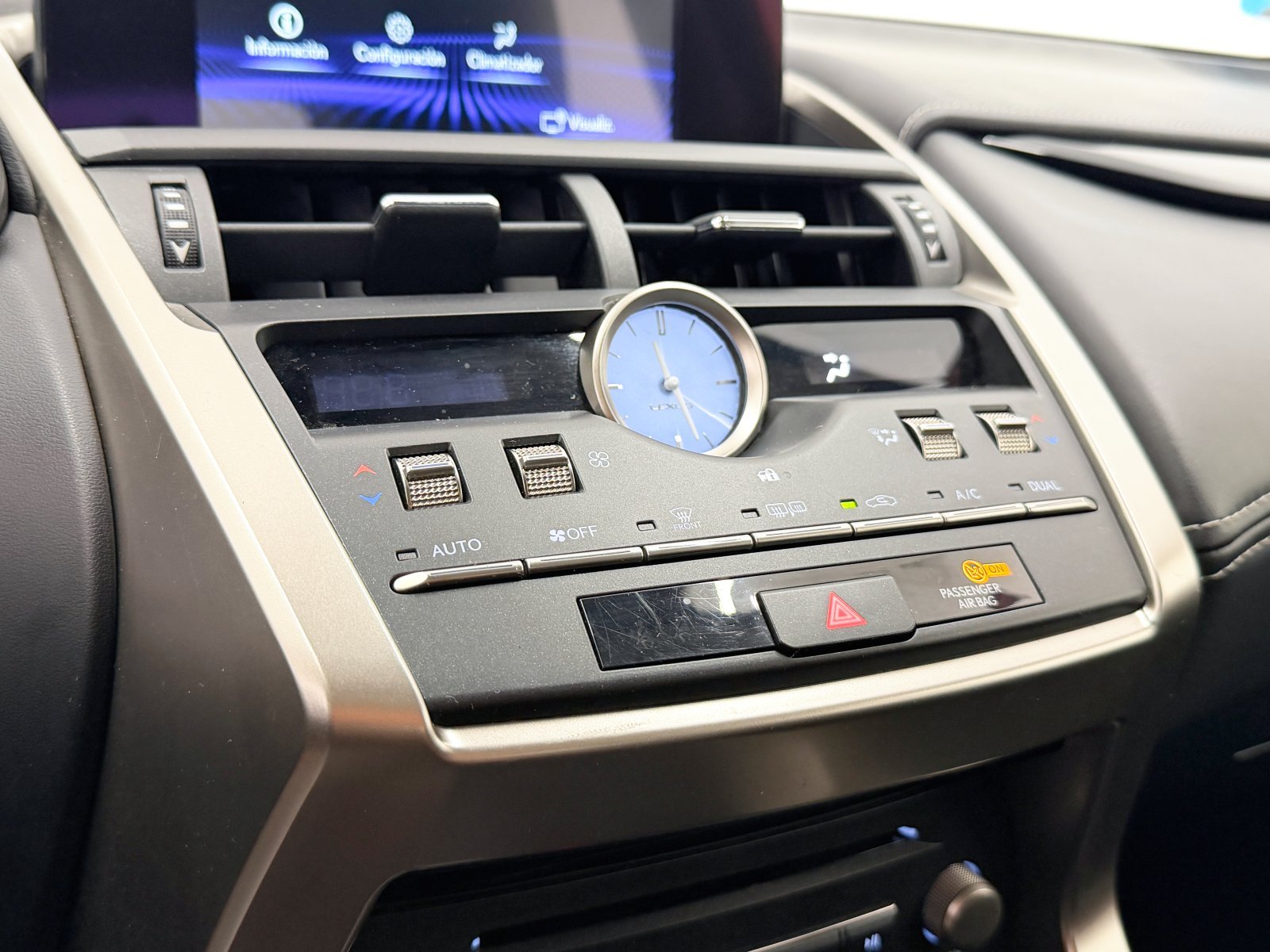 LEXUS NX 300h Business Navigation 2WD 145 kW (197 CV) 34 