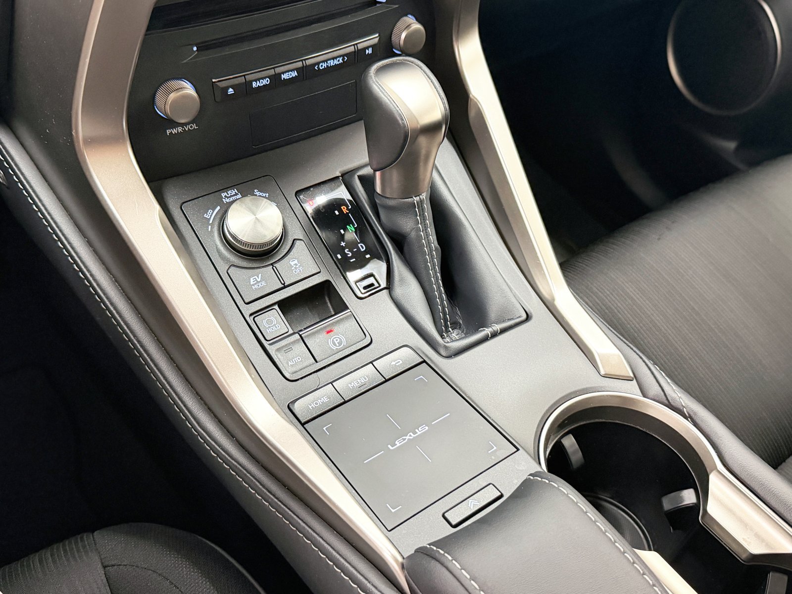 LEXUS NX 300h Business Navigation 2WD 145 kW (197 CV) 36 