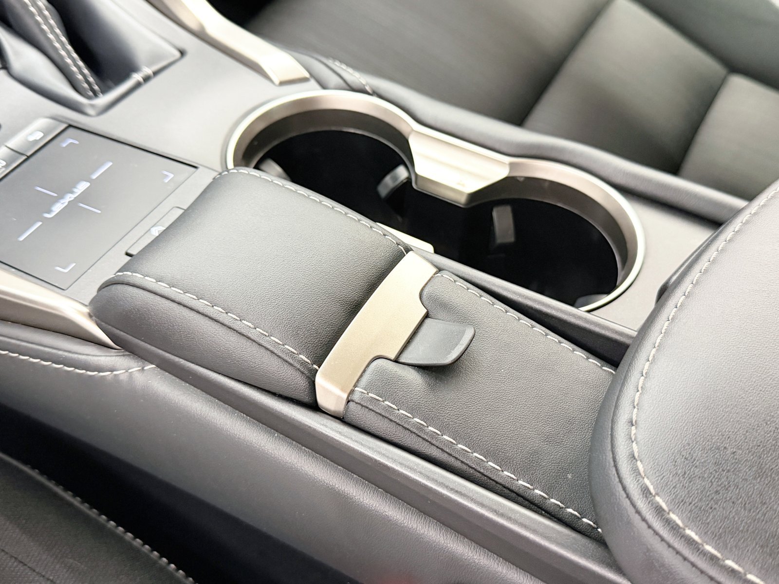 LEXUS NX 300h Business Navigation 2WD 145 kW (197 CV) 40 