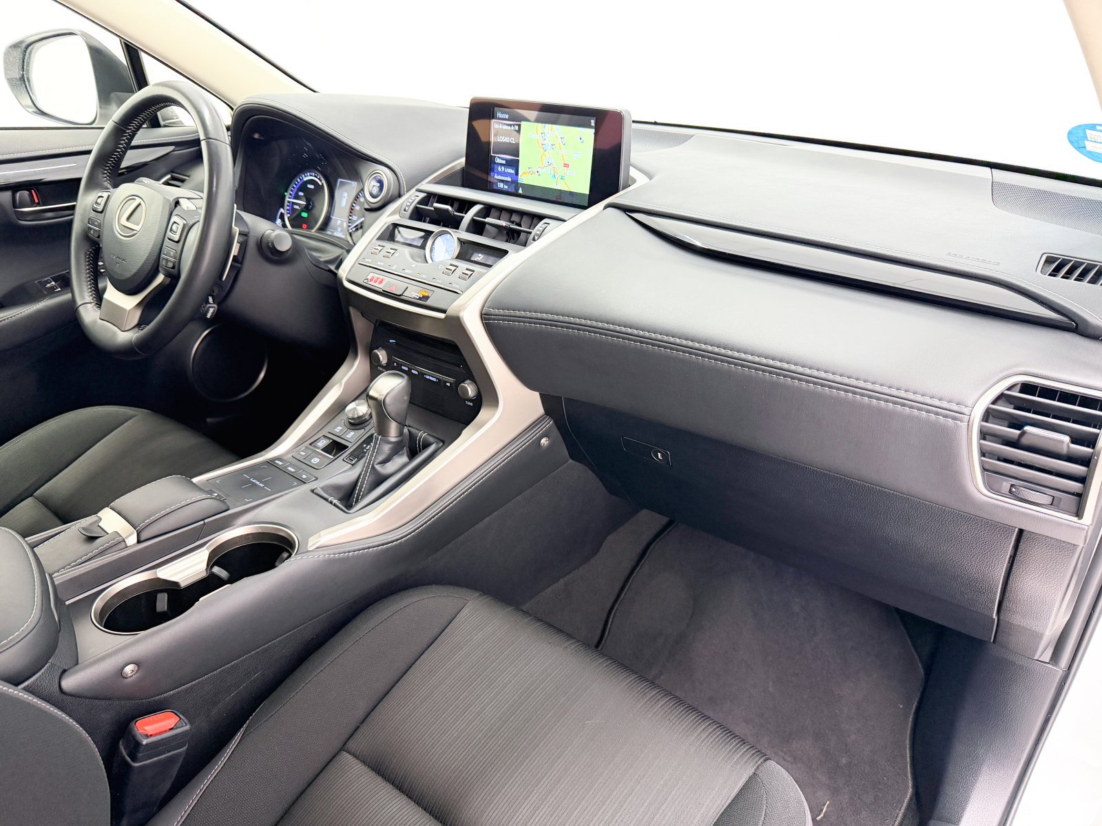 LEXUS NX 300h Business Navigation 2WD 145 kW (197 CV) 41 