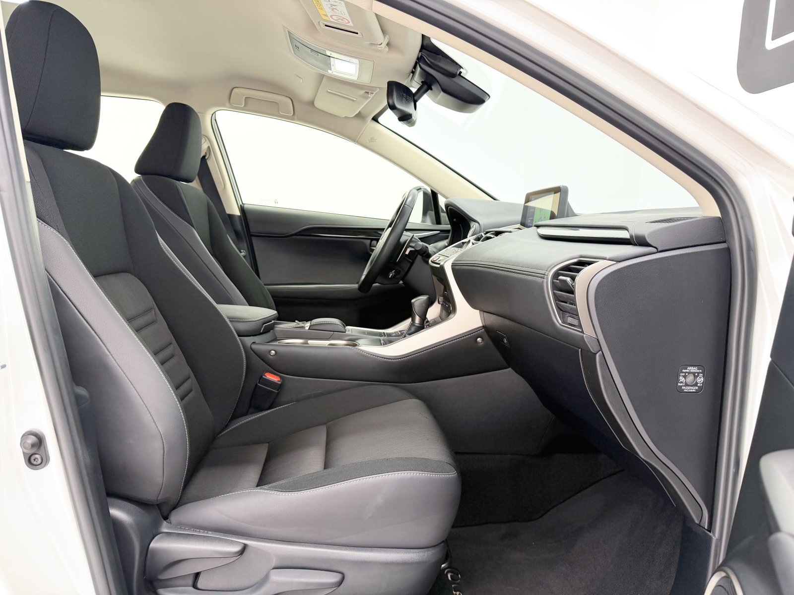 LEXUS NX 300h Business Navigation 2WD 145 kW (197 CV) 42 