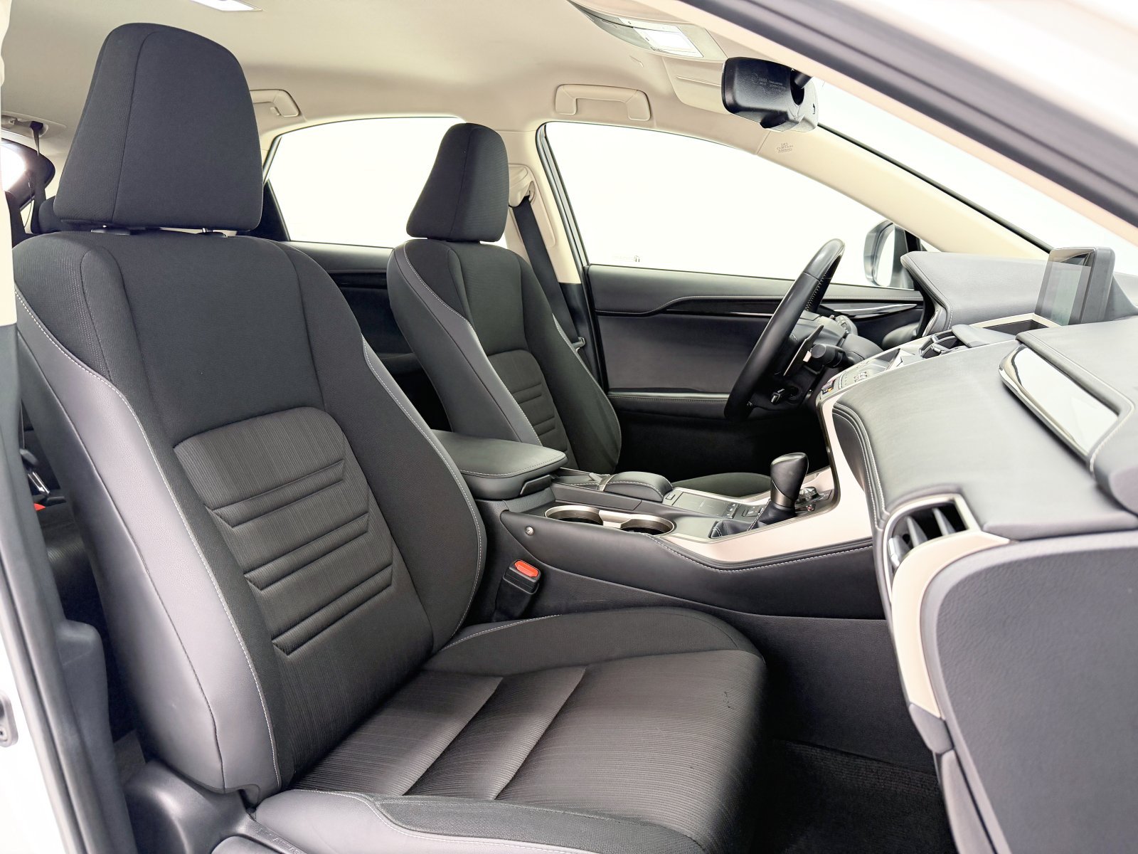 LEXUS NX 300h Business Navigation 2WD 145 kW (197 CV) 43 