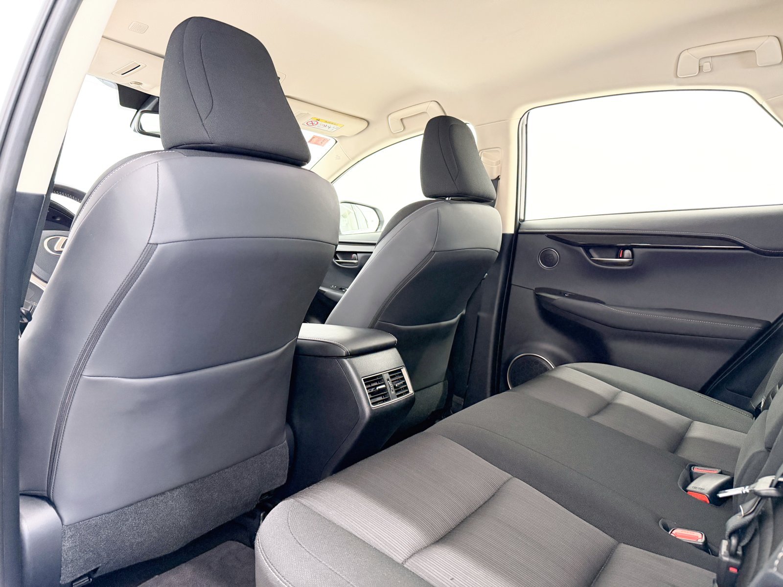 LEXUS NX 300h Business Navigation 2WD 145 kW (197 CV) 44 