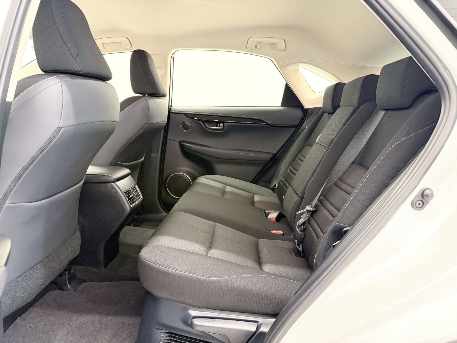 LEXUS NX 300h Business Navigation 2WD 145 kW (197 CV) 45 