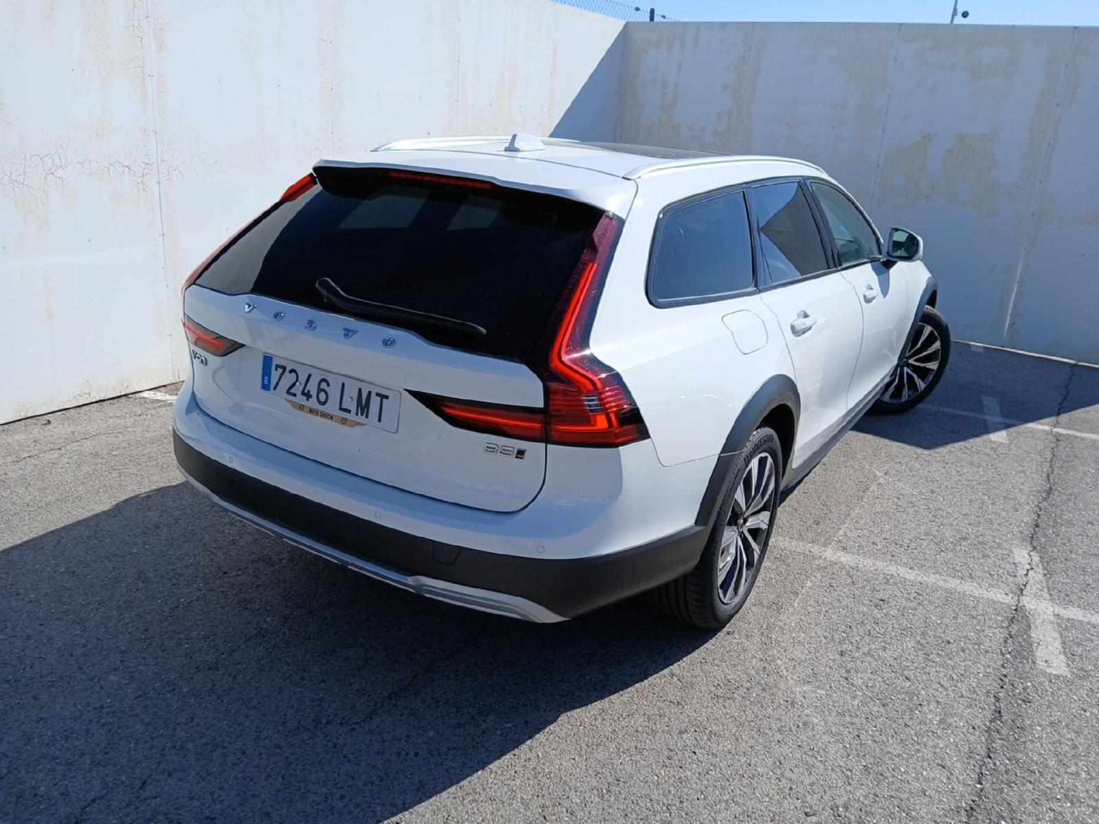 VOLVO V90 CROSS COUNTRY 2.0 B5 D AWD AUTO 235CV 3