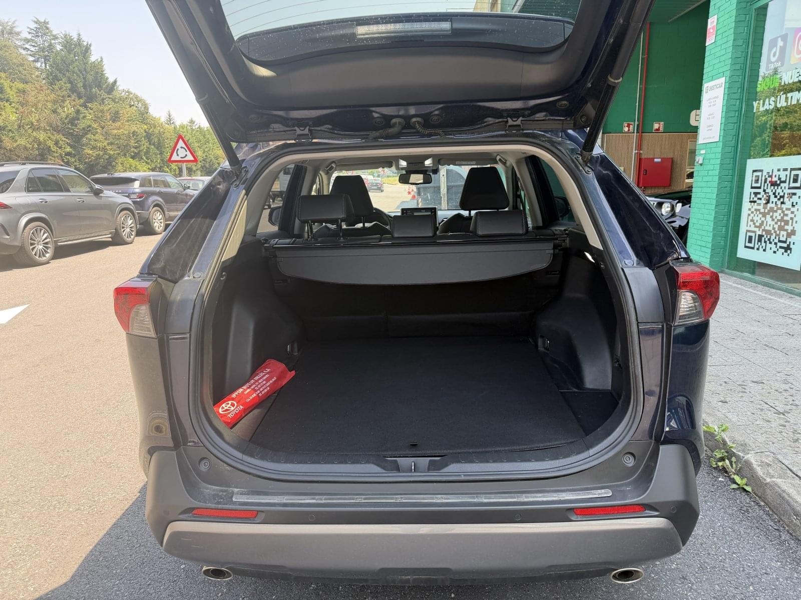 TOYOTA RAV4 LUXURY 4WD 6 