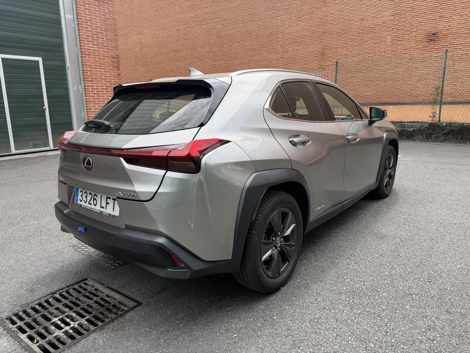 LEXUS UX 250H 152CV 4