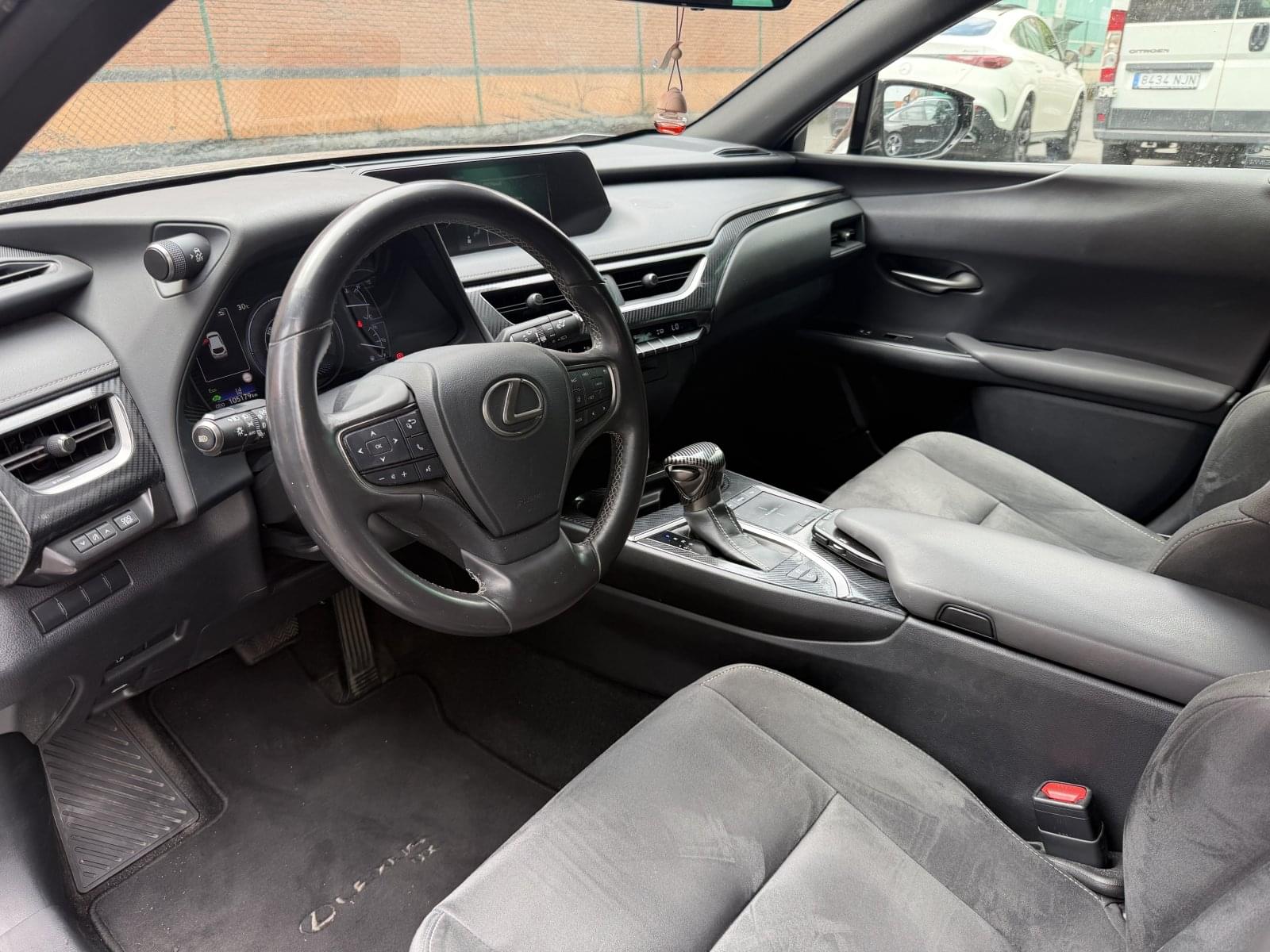 LEXUS UX 250H 152CV 6