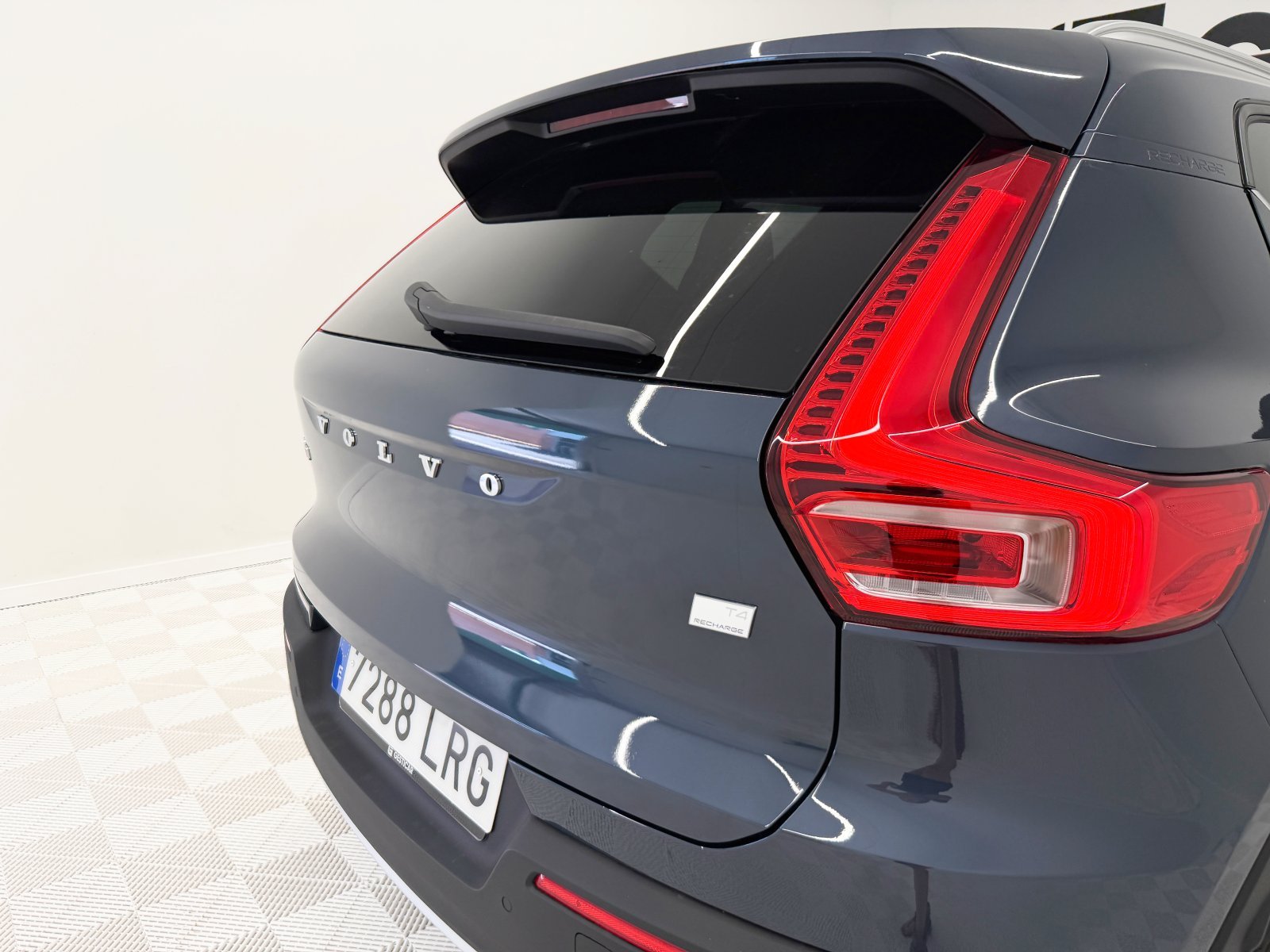 VOLVO XC40 T4 Twin Recharge Inscription Auto 155 kW (211 CV) 17