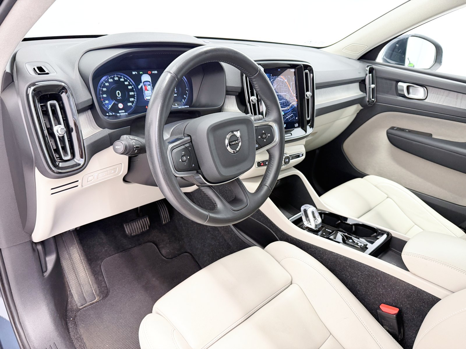 VOLVO XC40 T4 Twin Recharge Inscription Auto 155 kW (211 CV) 27