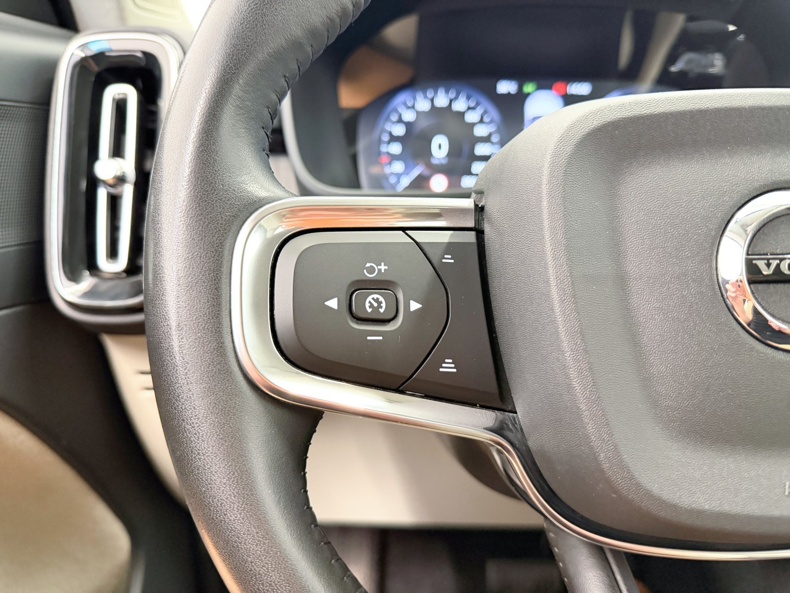 VOLVO XC40 T4 Twin Recharge Inscription Auto 155 kW (211 CV) 31