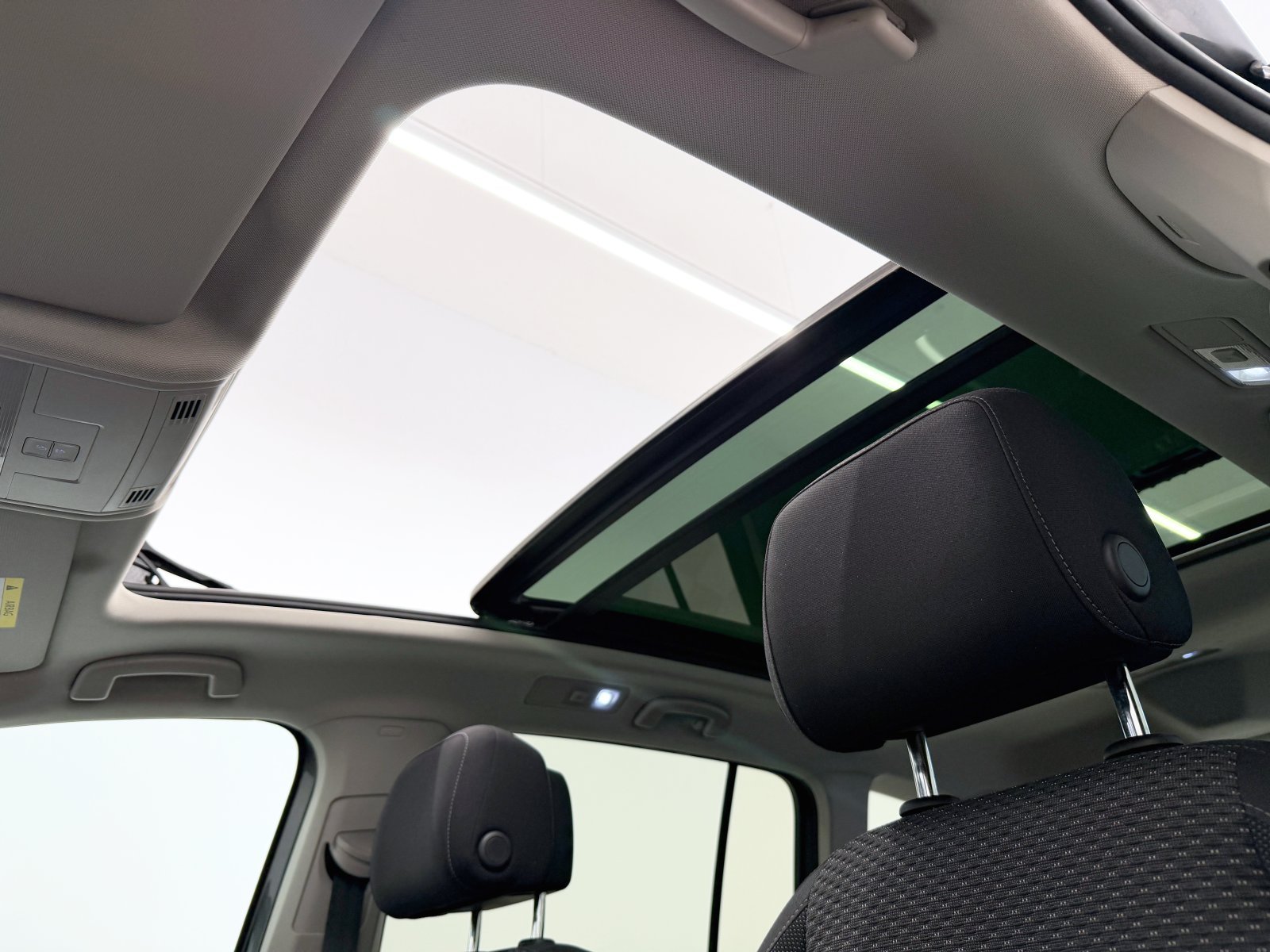 VOLKSWAGEN TOURAN Advance 2.0 TDI 110 kW (150 CV) 26 