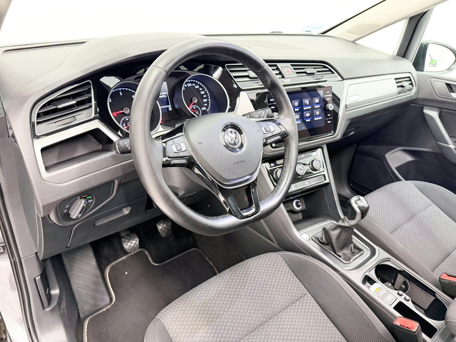 VOLKSWAGEN TOURAN Advance 2.0 TDI 110 kW (150 CV) 27 