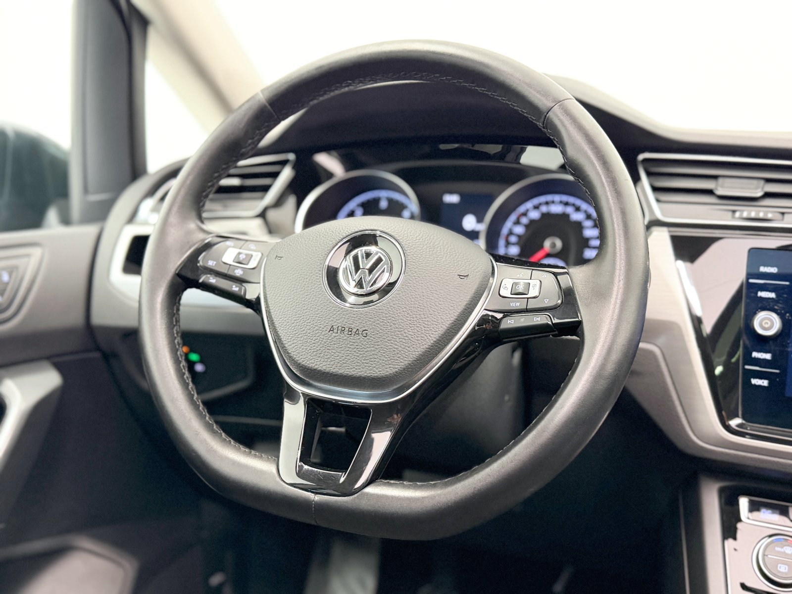 VOLKSWAGEN TOURAN Advance 2.0 TDI 110 kW (150 CV) 29 