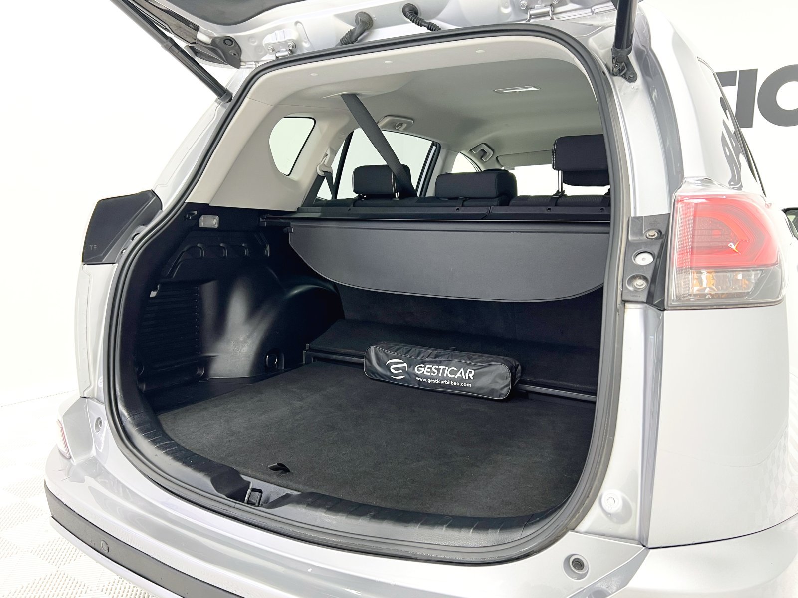 TOYOTA RAV4 2.5l hybrid Advance 2WD 145 kW (197 CV) 15