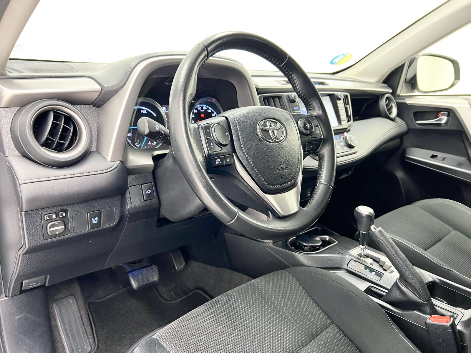 TOYOTA RAV4 2.5l hybrid Advance 2WD 145 kW (197 CV) 26
