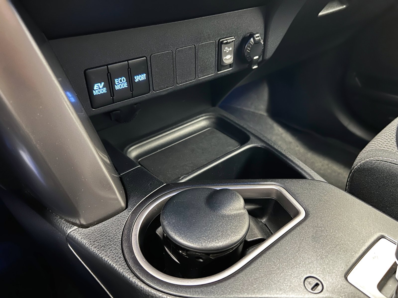 TOYOTA RAV4 2.5l hybrid Advance 2WD 145 kW (197 CV) 37