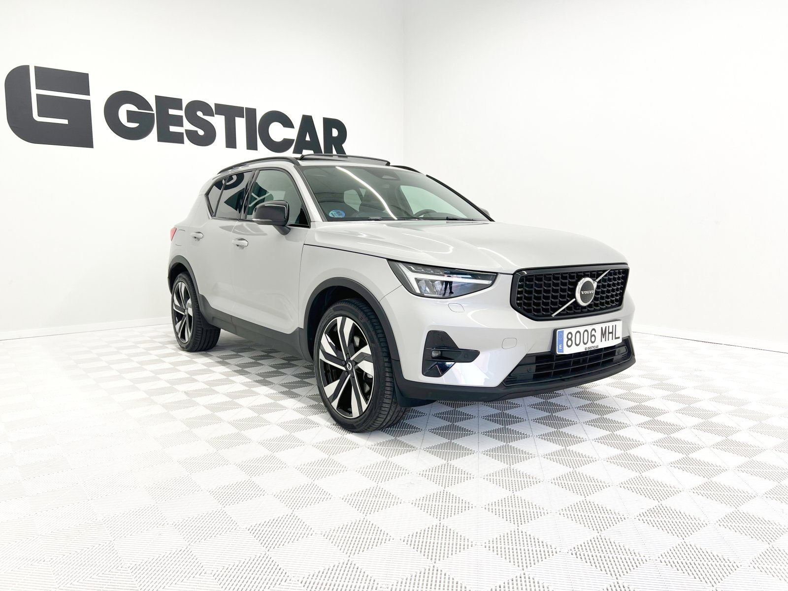 VOLVO XC40 B3 Gasolina Mild hybrid Plus Dark Auto 120 kW (163 CV) 3 