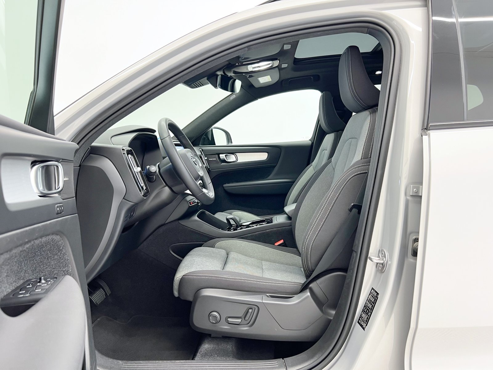 VOLVO XC40 B3 Gasolina Mild hybrid Plus Dark Auto 120 kW (163 CV) 26 
