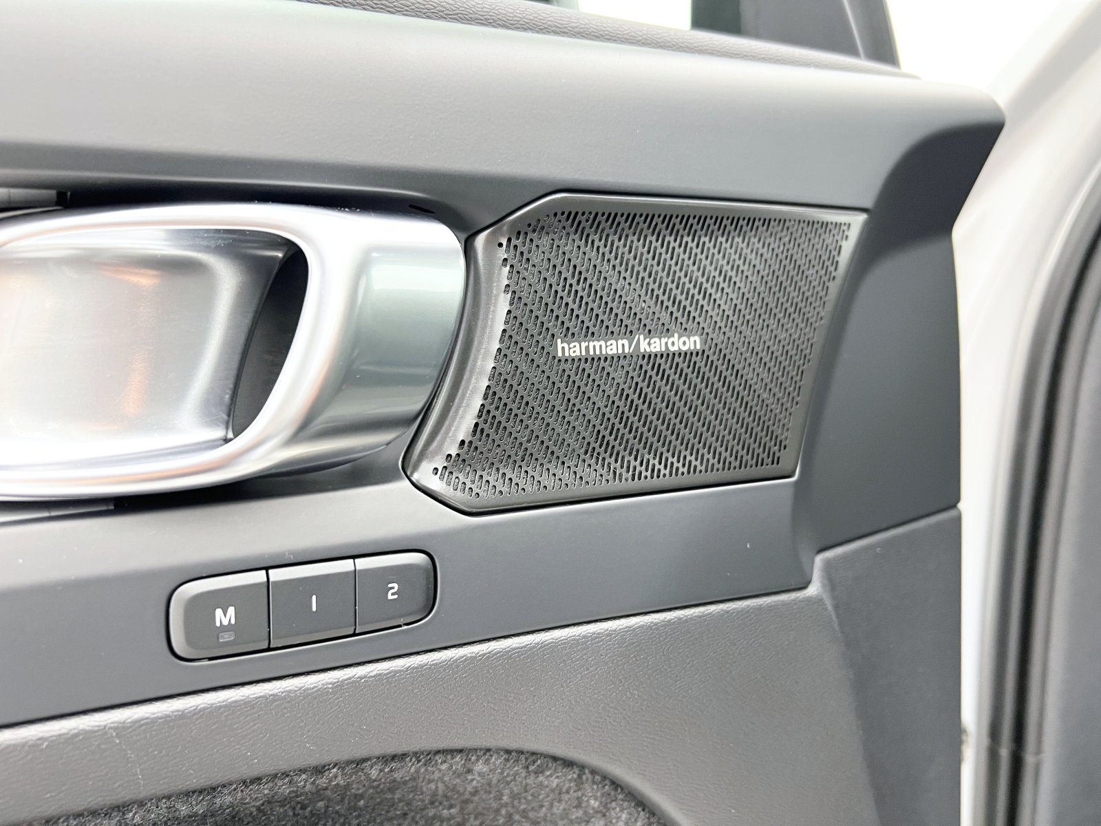 VOLVO XC40 B3 Gasolina Mild hybrid Plus Dark Auto 120 kW (163 CV) 28 