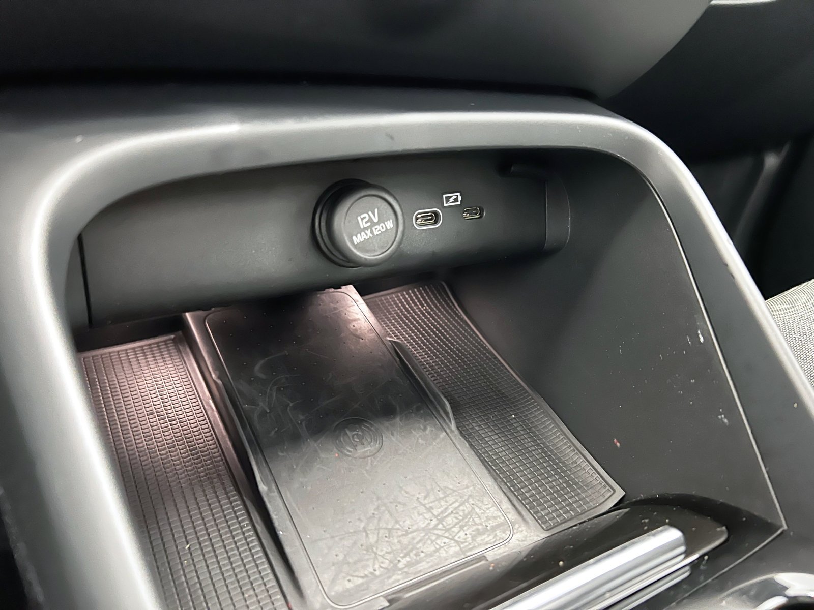 VOLVO XC40 B3 Gasolina Mild hybrid Plus Dark Auto 120 kW (163 CV) 38 