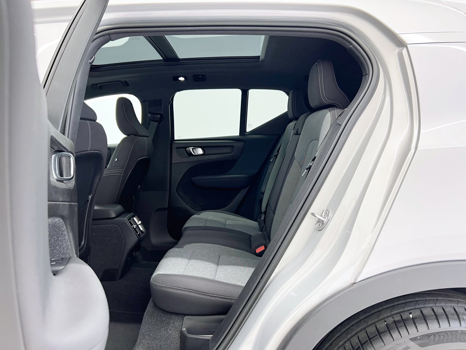 VOLVO XC40 B3 Gasolina Mild hybrid Plus Dark Auto 120 kW (163 CV) 46 