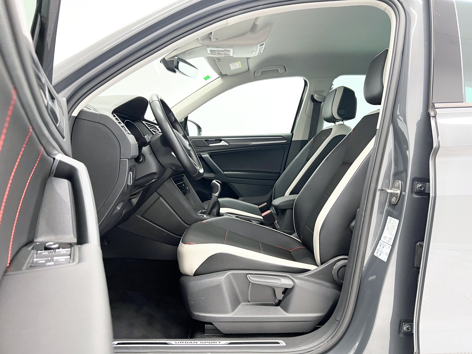 VOLKSWAGEN TIGUAN Urban Sport 1.5 TSI 110 kW (150 CV) 23 