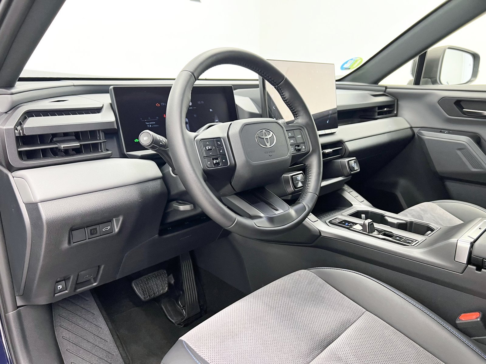TOYOTA RAV4 200 Hybrid Spirit 4x2 e-CVT 136 kW (185 CV) 26 