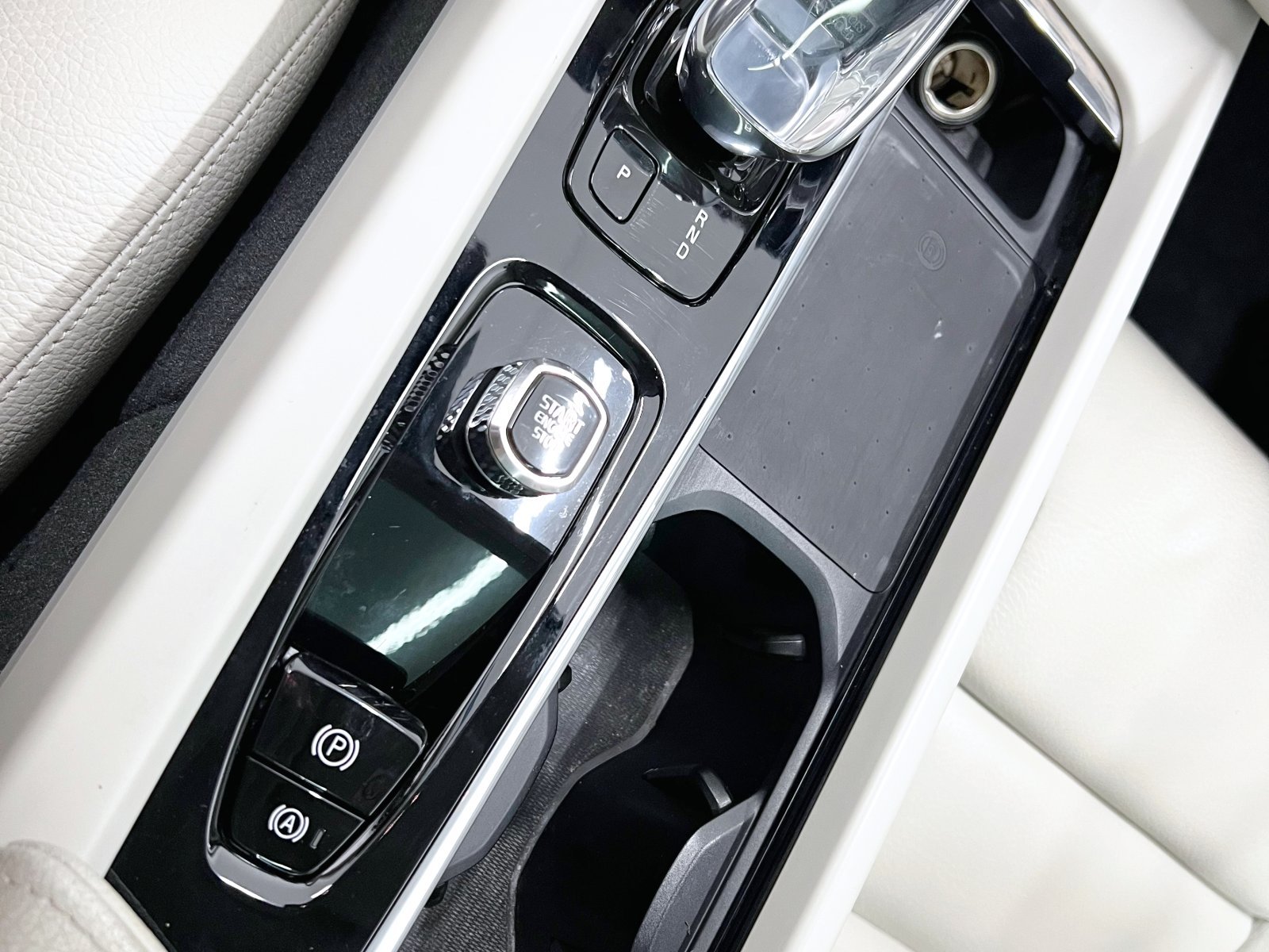 VOLVO XC60 T6 Recharge Inscription AWD Auto 257 kW (350 CV) 36