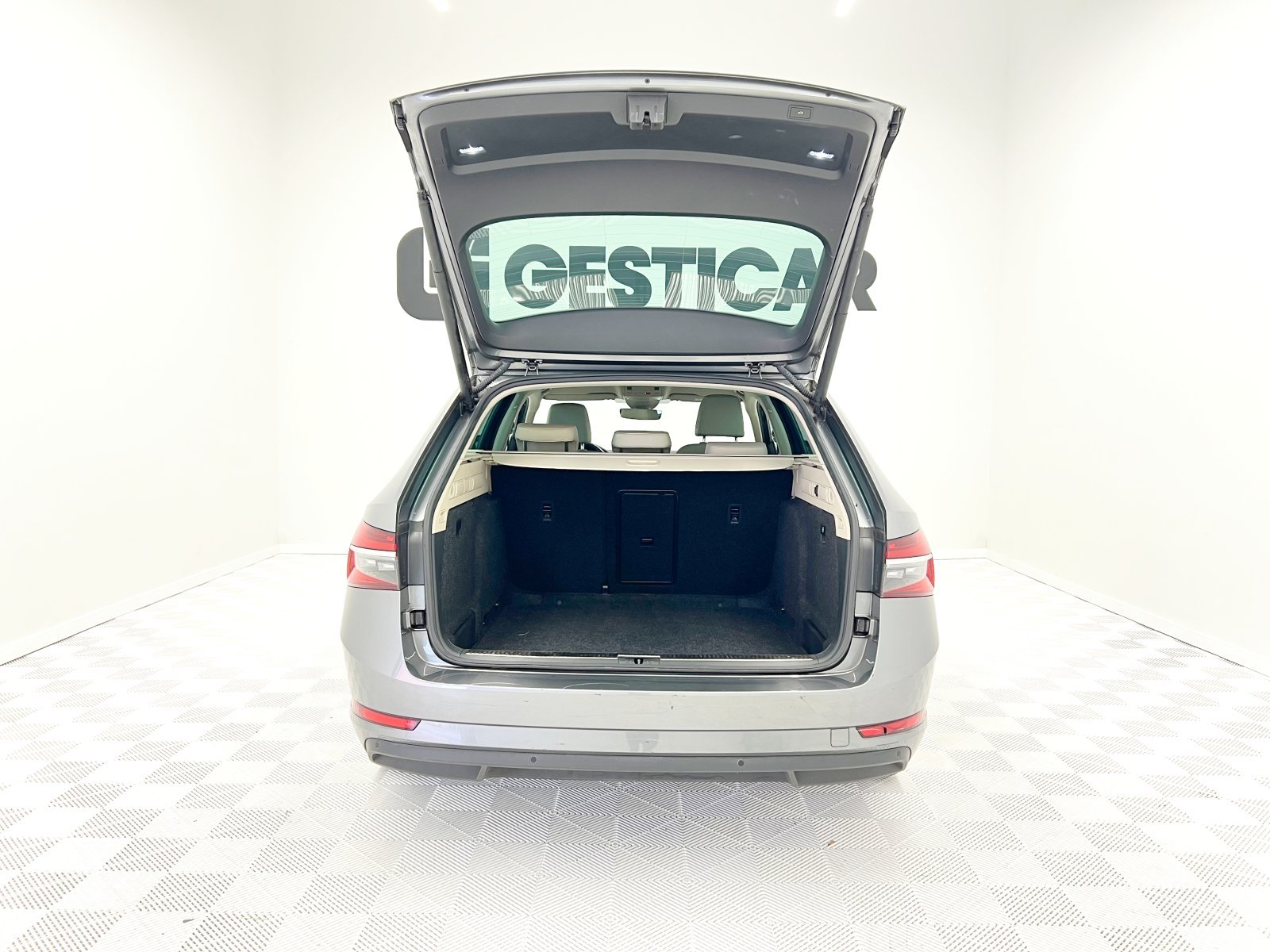 SKODA SUPERB 2.0 TDI Style 4x4 DSG 147 kW (200 CV) 13 
