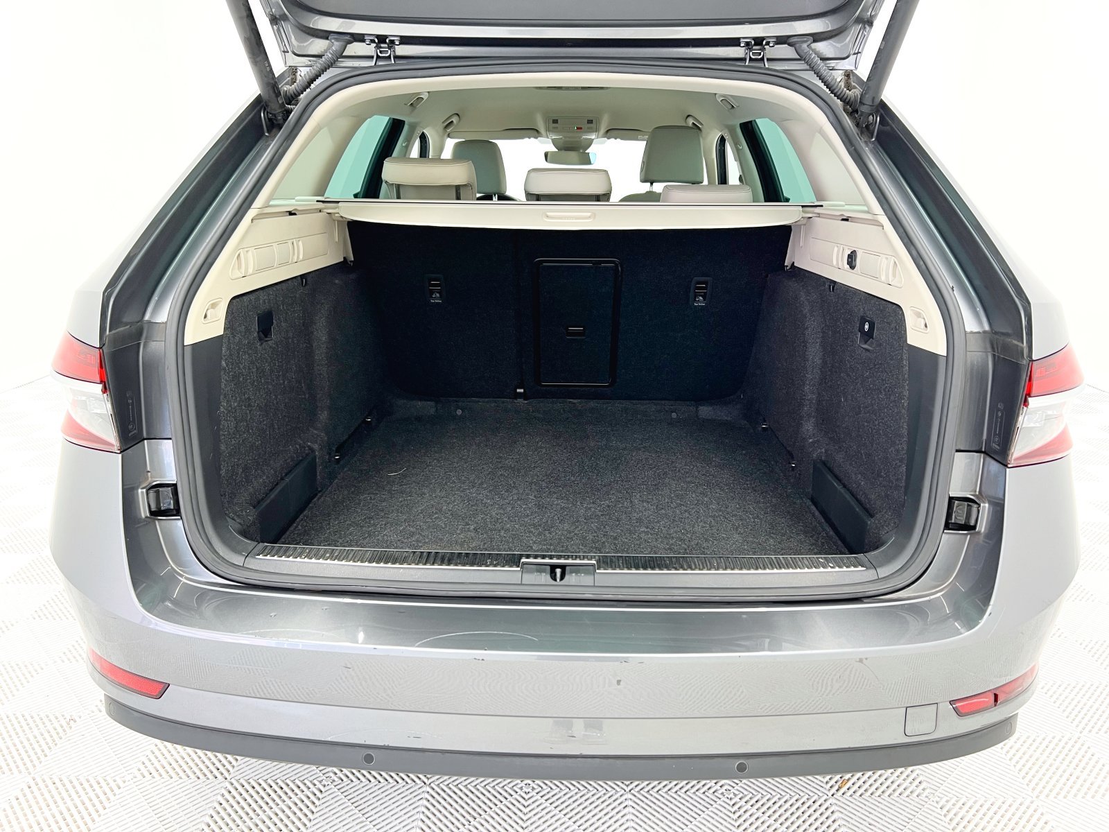SKODA SUPERB 2.0 TDI Style 4x4 DSG 147 kW (200 CV) 14 