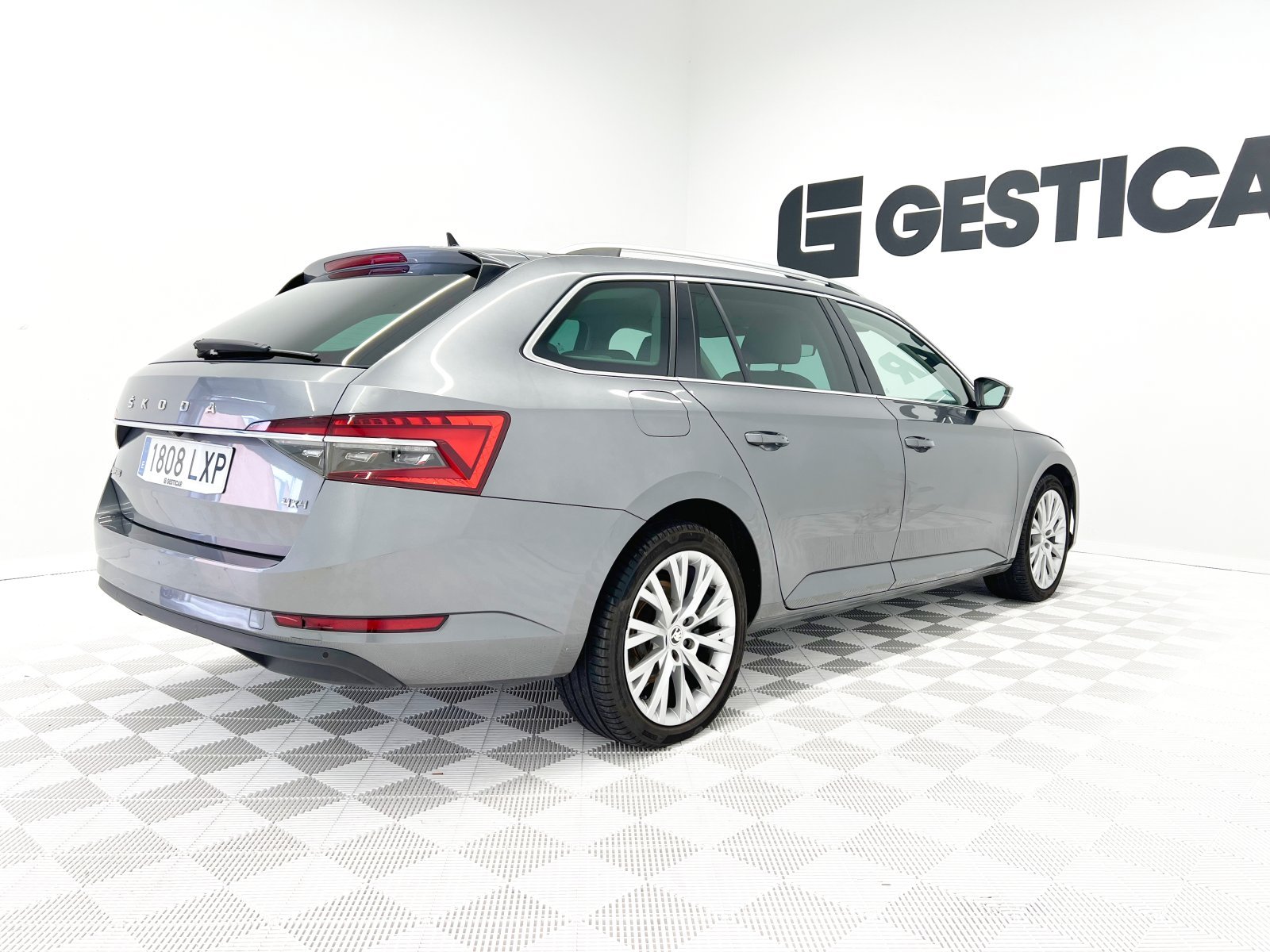 SKODA SUPERB 2.0 TDI Style 4x4 DSG 147 kW (200 CV) 18 