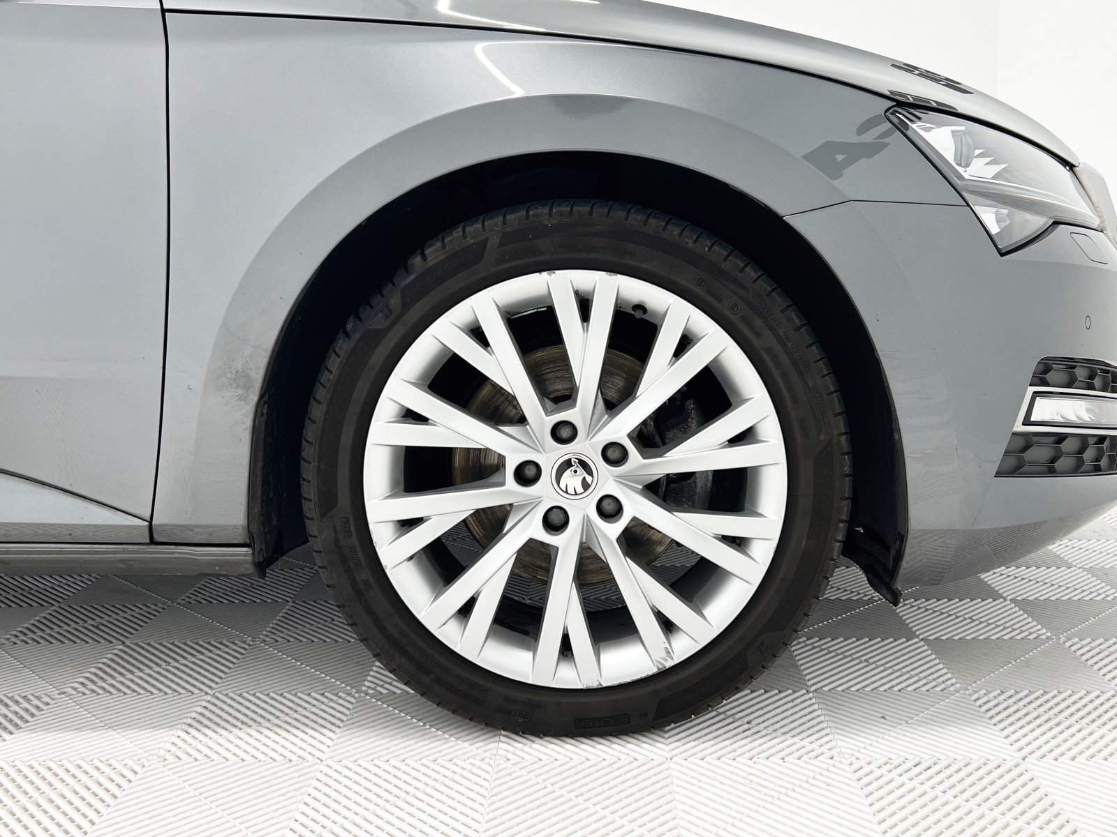 SKODA SUPERB 2.0 TDI Style 4x4 DSG 147 kW (200 CV) 21 
