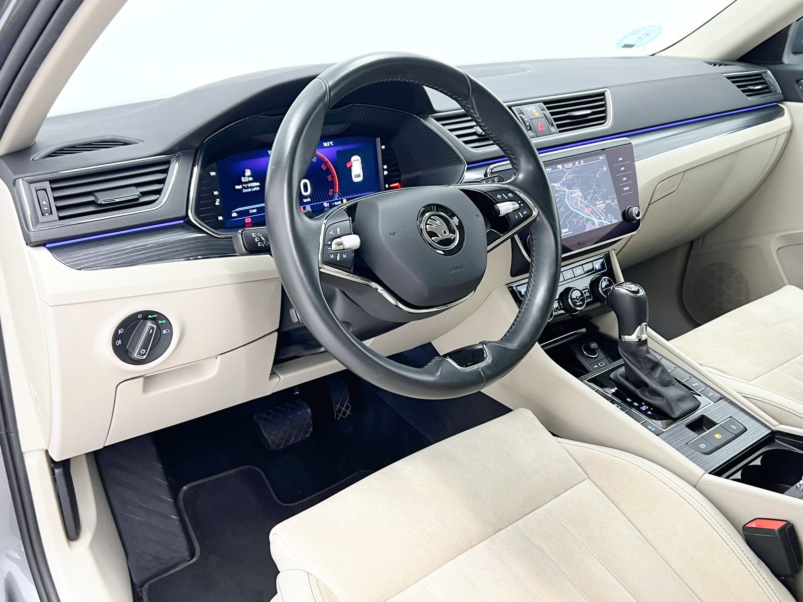 SKODA SUPERB 2.0 TDI Style 4x4 DSG 147 kW (200 CV) 25 