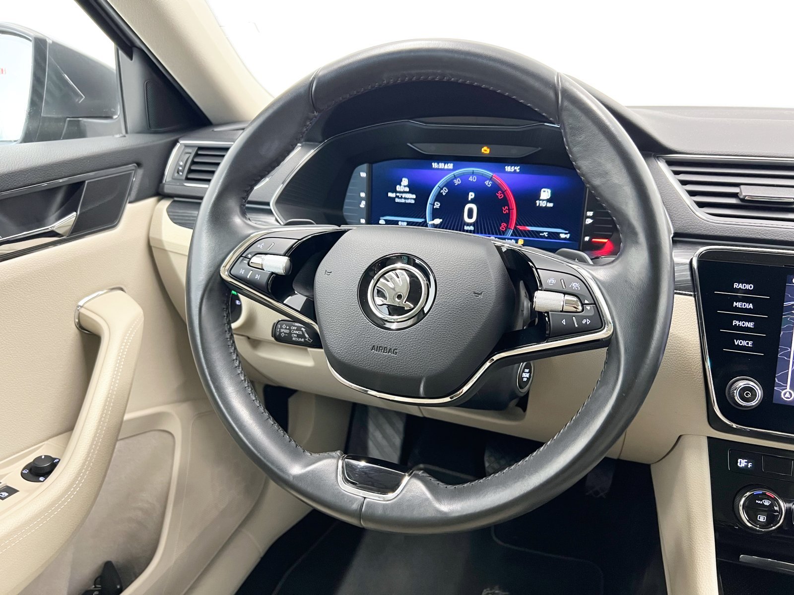 SKODA SUPERB 2.0 TDI Style 4x4 DSG 147 kW (200 CV) 27 