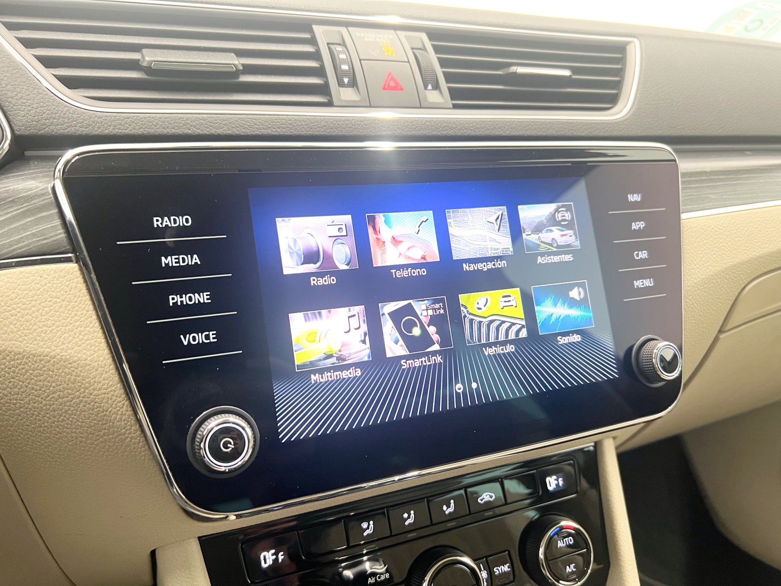 SKODA SUPERB 2.0 TDI Style 4x4 DSG 147 kW (200 CV) 32 