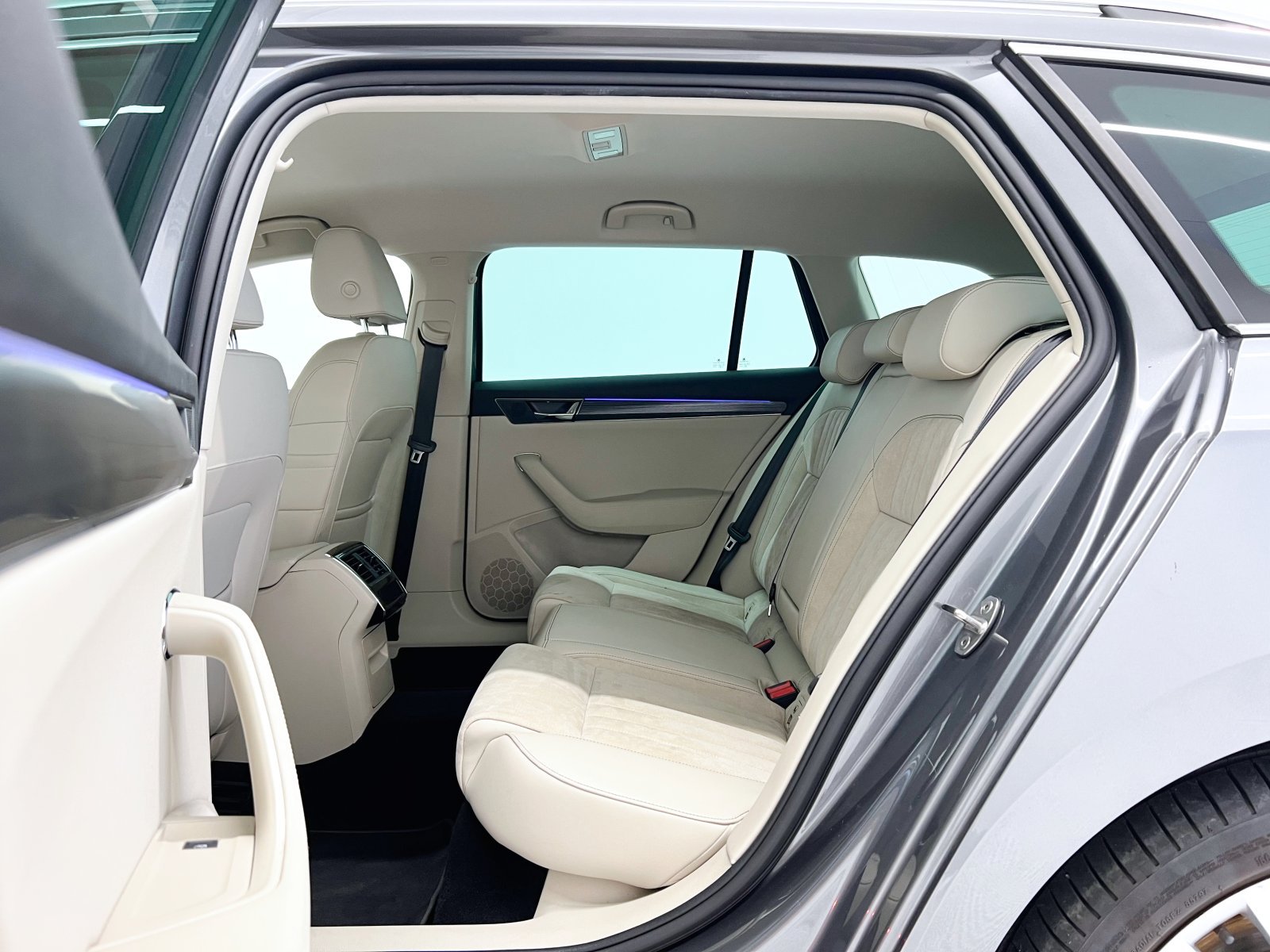 SKODA SUPERB 2.0 TDI Style 4x4 DSG 147 kW (200 CV) 43 